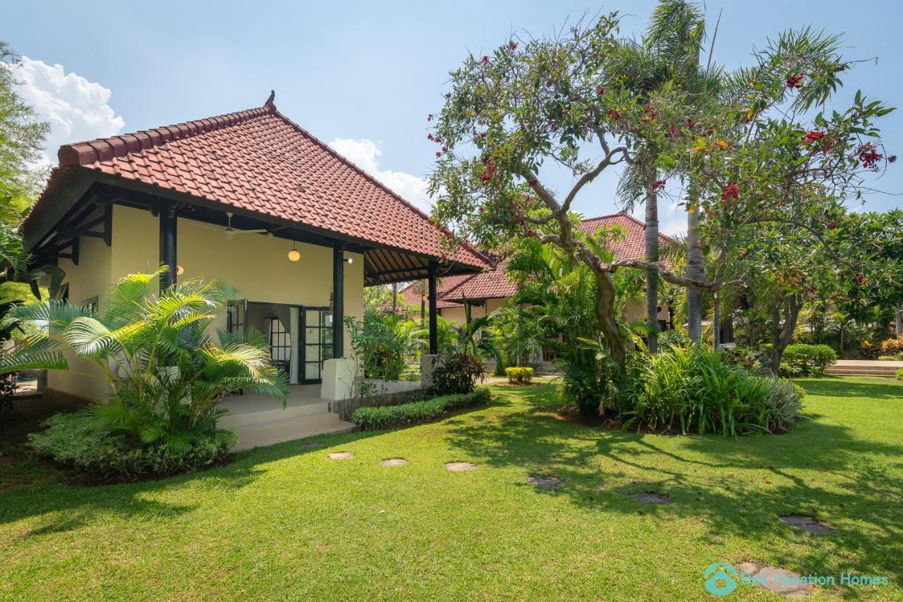 Villa Namaste - Beachfront At Lovina 10P, Pool, Bbq Banjar  Buitenkant foto